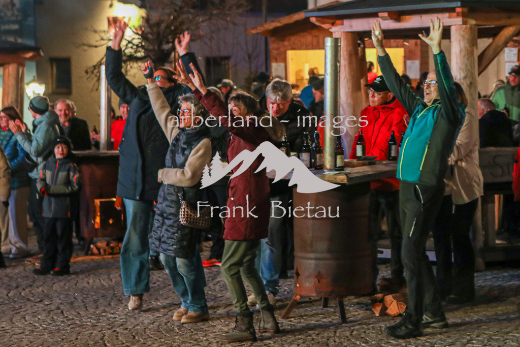 OE7A3413 | Szene von der Warm-Up Party am Marktplatz ab 18 Uhr