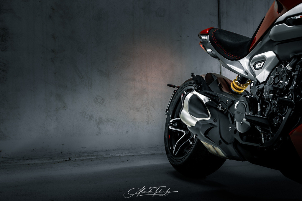Ducati xDivael V4 | Entdecken Sie die faszinierende Welt von Alexander Tschuncky Arts: Kreative Fotografie, atemberaubende Automobilkunst und hochwertiger Bilderdruck. Lassen Sie sich inspirieren! - Realisiert mit Pictrs.com
