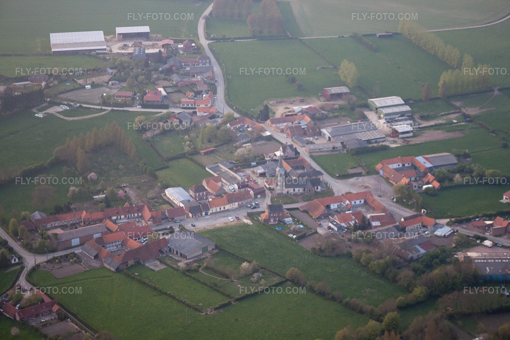 Aerial view: View of the town in Audincthun in the state Pas de Calais, France. – Photo: IMG_40138.jpg taken on 04/17/2011 by Werner Riehm/FLY-FOTO.com – Resolution of the original: 4752 x 3168 px