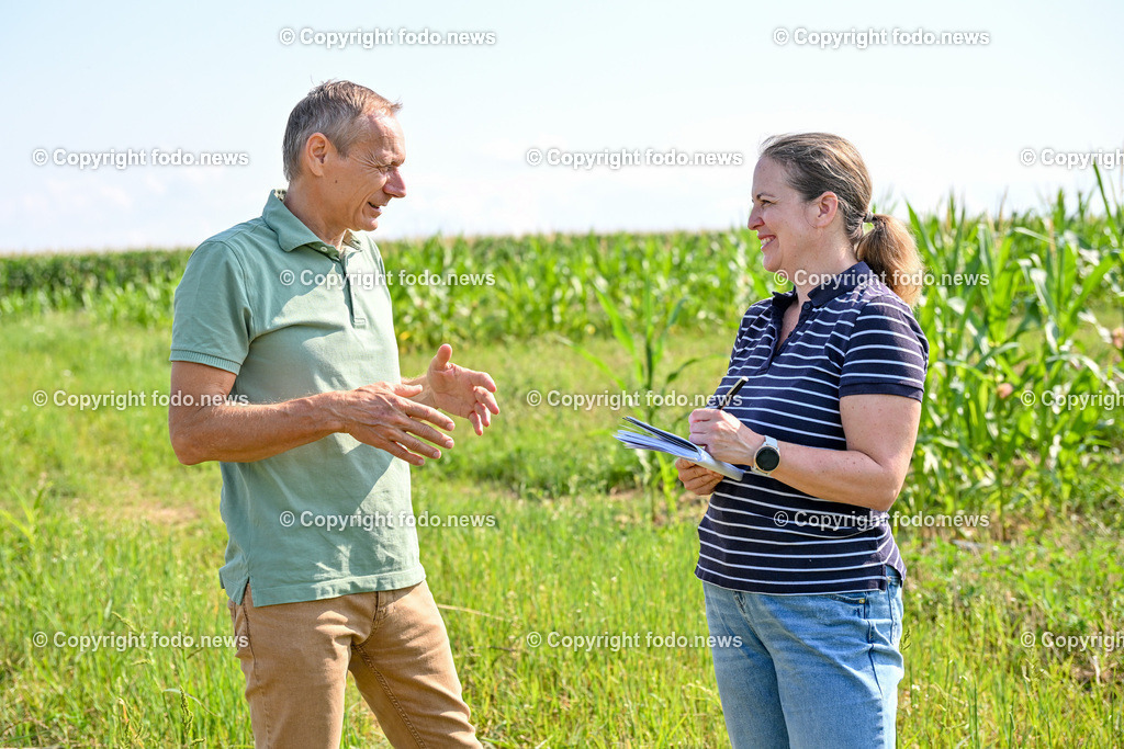Morgentau Biogemuese GmbH_ Hofkirchen_ 25.07.2024-17 | 25.07.2024, Hofkirchen, AUT, Morgentau Biogemuese GmbH, im Bild Christian Stadler (Morgentau Biogemuese), Kati Salzner (Kurier Redaktion Wien)