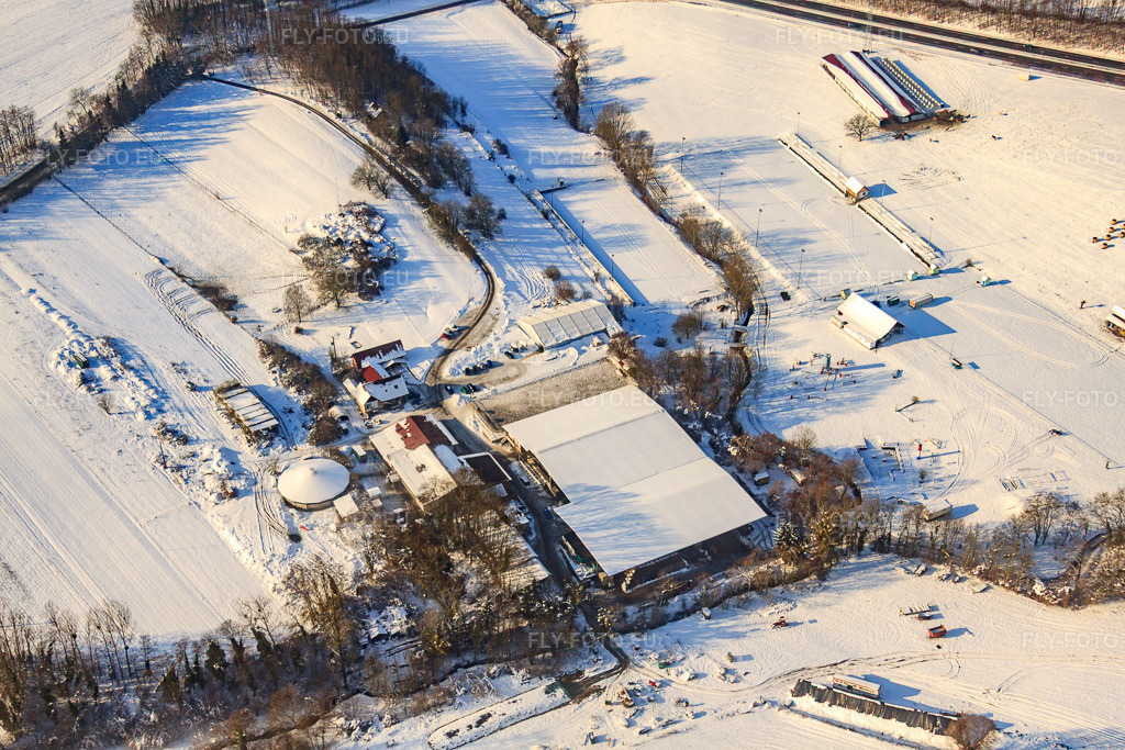 Vue aérienne: Haras de la Née en hiver, sous la neige à Mothern dans le département Bas Rhin, France – .Photo: IMG_36164.jpg prise le 02/01/2011 par Werner Riehm/FLY-FOTO.eu – Résolution de l'original: 4752 x 3168 px