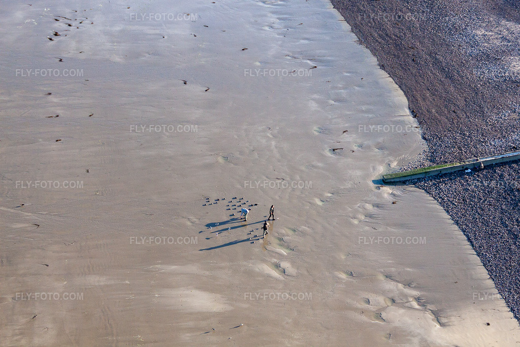 Aerial view: Channel coast in Woignarue in the state Somme, France. – Photo: IMG_70873.jpg taken on 08/24/2014 by Werner Riehm/FLY-FOTO.com – Resolution of the original: 4752 x 3168 px