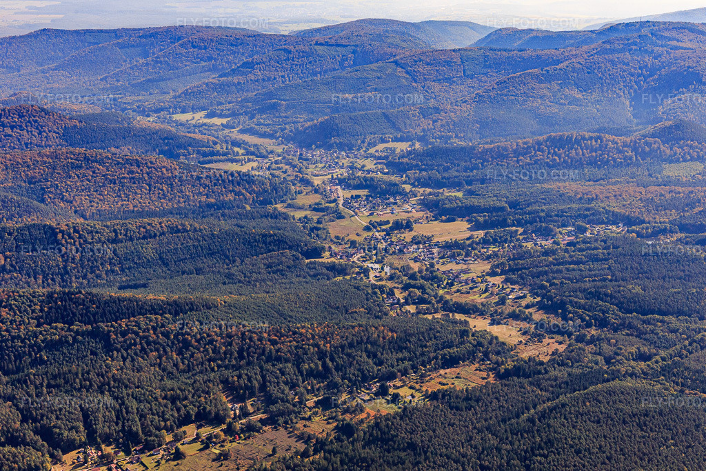 Aerial view: Schwarzbach Valley from the southeast in Dambach in the state Bas-Rhin, France. – Photo: IMG_095127.jpg taken on 10/16/2016 by Werner Riehm/FLY-FOTO.com – Resolution of the original: 5333 x 3555 px