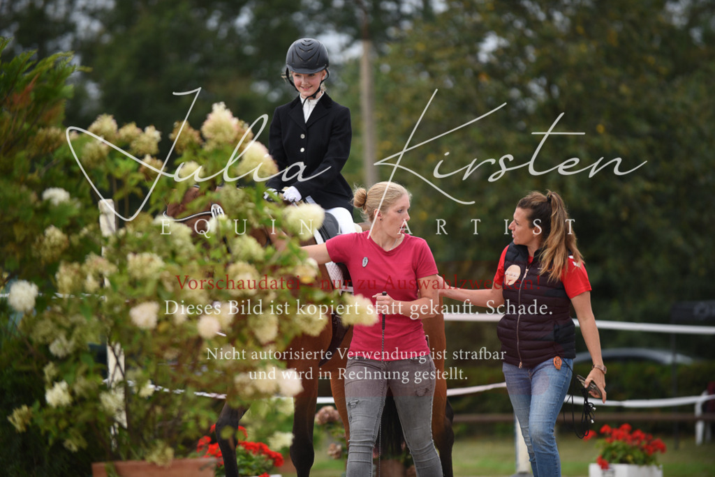 DSC_8050 | Pferde- und Turnierfotografie in Westsachsen. Pferdeportraits, Auftragszeichnungen und intuitive Kunst.