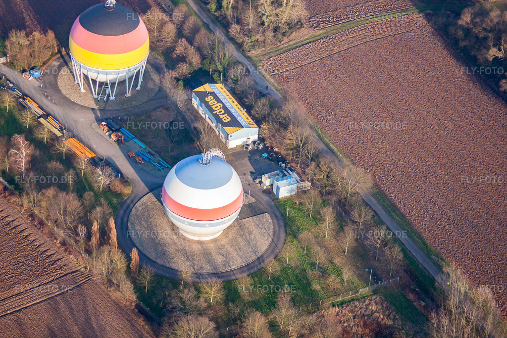 Luftbild: Französisch Deutsch bemalte Gasspeicher in Rastatt im Bundesland Baden-Württemberg in Deutschland. Foto: IMG_61988.jpg vom 31.01.2014 durch Werner Riehm/FLY-FOTO.de
