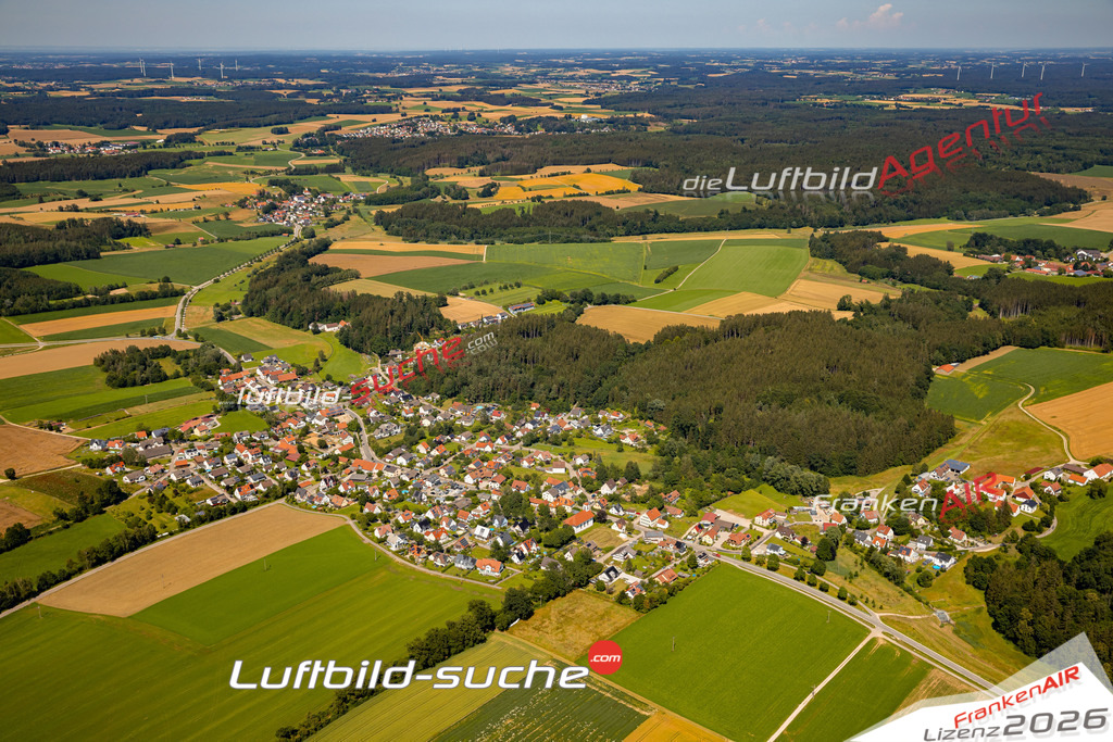 Das Luftbild zeigt : Bachern Friedberg - Die Luftaufnahme wurde 2024 vom UL-Flugzeug aus erstellt ( keine Drohne ) - Hochauflösende Luftaufnahme - Für grossformatige Ausdrucke geeignet. Die Geschenkidee !Mit Lizenz und Bildrechte bestellbar