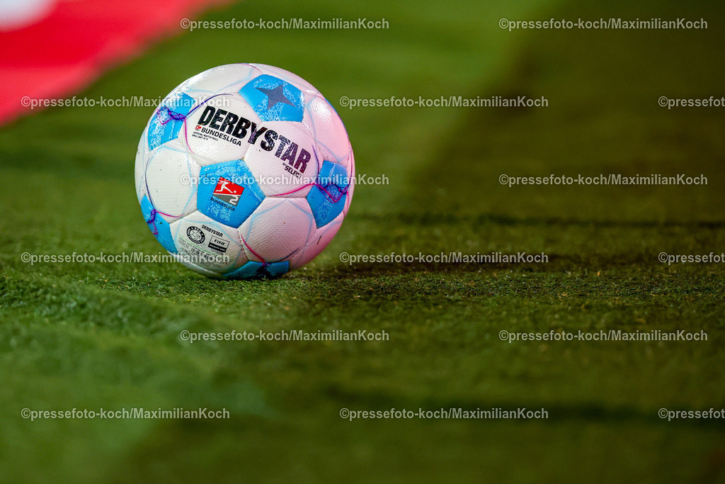 Due20122401001 | 20.12.2024, Fußball, Fortuna Düsseldorf - 1. FC Magdeburg, 2. Bundesliga, Merkur Spiel-Arena, Saison 2024 2025: Feature offizieller Spielball liegt auf dem SpielfeldDFB regulations prohibit any use of photographs as image sequences and or quasi-video.