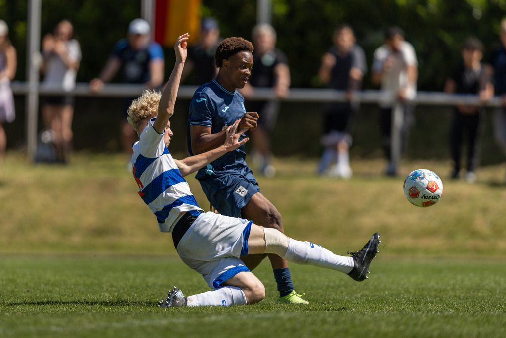 Fußball I Männer I 40. Pfingscup Hollage I 13351 | realhellocedii - Realisiert mit Pictrs.com