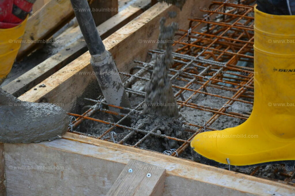 bib-lg04-betonarbeiten-0476 | Nach LV-Leistungsgruppen sortierte Detailfotos über den Bau eines Hauses. Alle Hausbau-Bilder direkt vom Urheber und Autor der Website Haus-Selber-Bauen.com