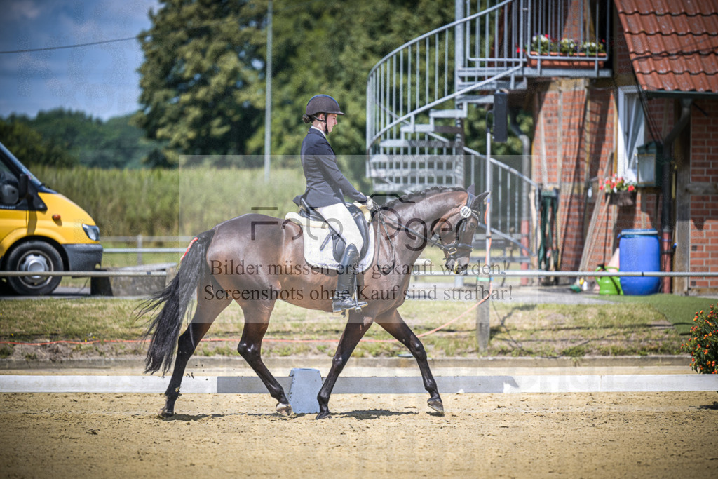 DOS_4159 | Entdecke hochwertige Reitturnierfotos von Foto Oger. Professionell, emotional und authentisch – jetzt Lieblingsmomente im Shop bestellen.Deutschlandweite Turnierfotografie. - Realisiert mit Pictrs.com