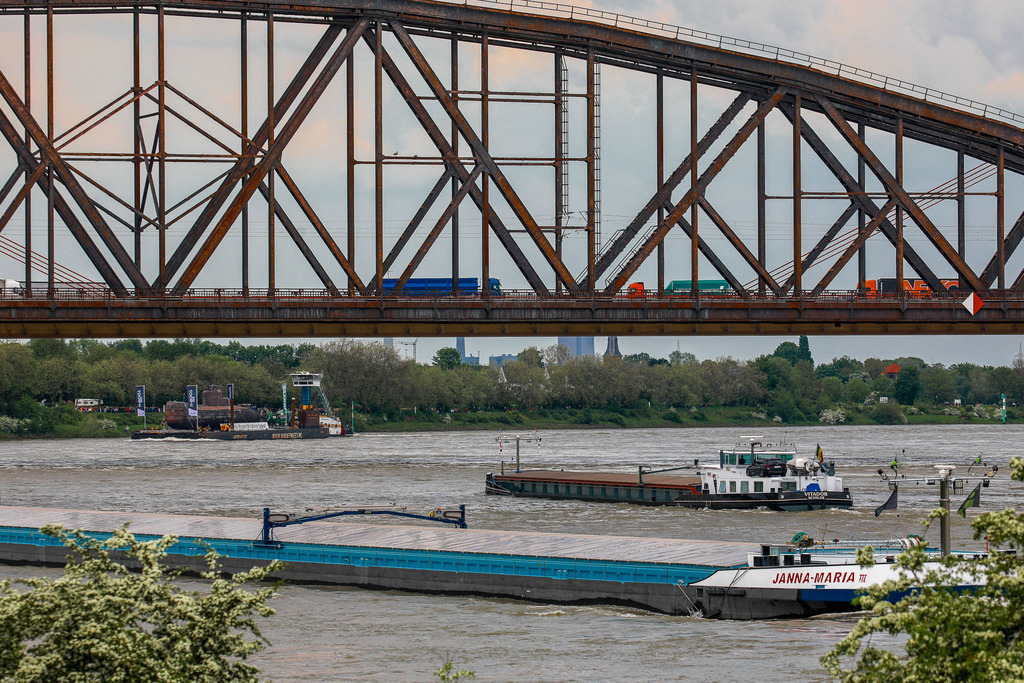 U17_AufdemRhein_120523_13 | Bildergalerie von Sport-Ereignissen aber auch von weiteren spannenden Dingen - nicht nur vom Niederrhein. In Anlehnung an den bekannten Spruch von Hanns Dieter Hüsch heißt das Motto: "Niederrhein ist überall".  - Realisiert mit Pictrs.com