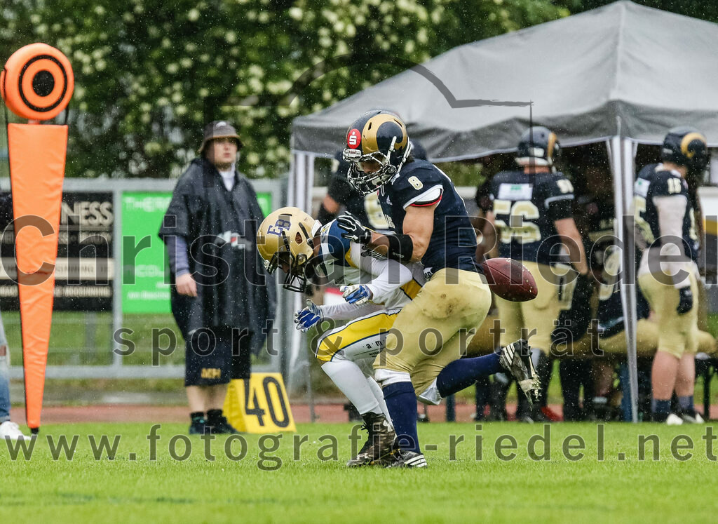 2022-05-29_010_Erding_Bulls_gegen_Nuernberg_Rams | Erding, Deutschland, 29.05.2022:
Fußball, Regionalliga 2022, 5. Spieltag, Erding Bulls gegen Nürnberg Rams, Endergebnis: 10:16

Foto: Christian Riedel / fotografie-riedel.net