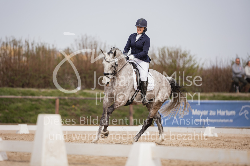 230410_Frühlingsfest_A-Dressur-492 | Deine schönsten Turniermomente als professionelle Fotos! Entdecke hochwertige Pferdesport-Fotografie im Online-Shop. Jetzt Fotos finden & bestellen!