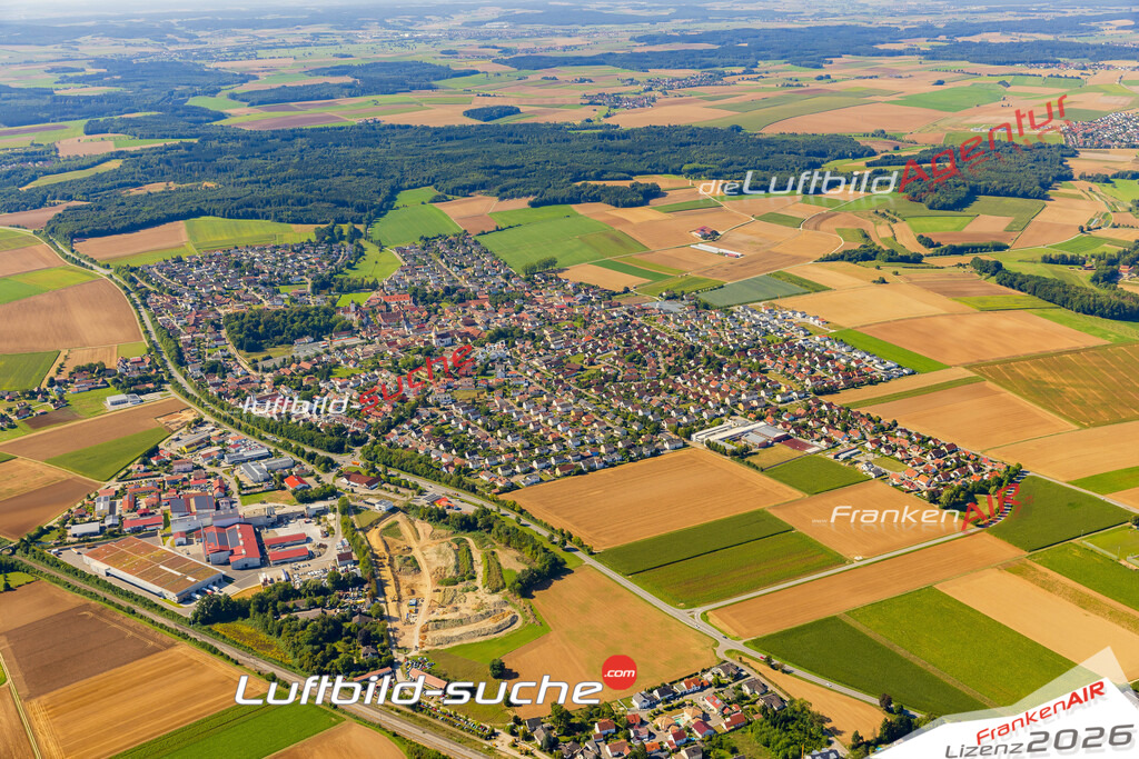 Luftaufnahme der Stadt Alteglofsheim - Die Luftaufnahme wurde 2025 vom UL-Flugzeug heraus erstellt ( keine Drohne ) - Hochauflösende Luftaufnahme - für professionelle Ausdrucke geeignet. Die Geschenkidee !Mit Lizenz und Bildrechte bestellbar