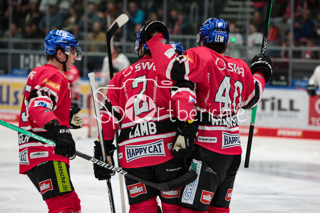 Augsburger Panther - Koelner Haie  | Die Panther freuen sich ueber den Treffer zum 1-2 durch Andrew LeBlanc (AEV #19)