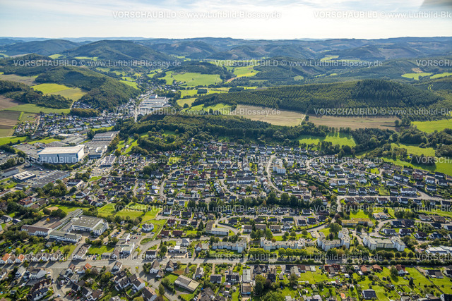 Sundern230905198 | Luftbild, Ortsansicht und Hügellandschaft mit Fernsicht, Sundern, Sauerland, Nordrhein-Westfalen, Deutschland