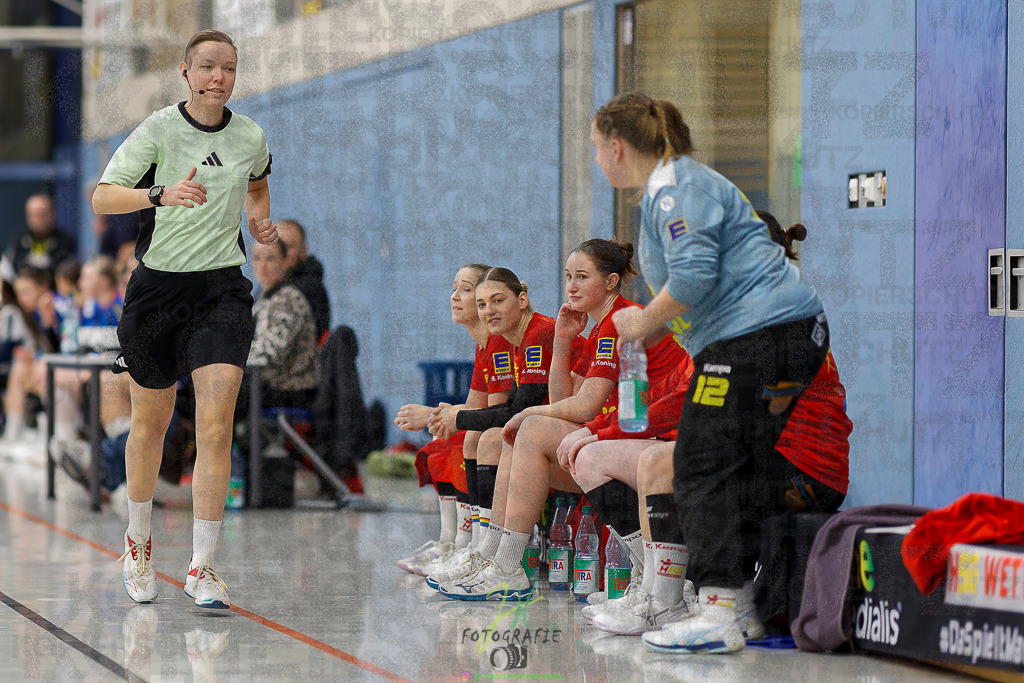 Frauen Regionalliga (HHV); HSG Wettenberg - TV Hüttenberg | Frauen Regionalliga (HHV); HSG Wettenberg - TV Hüttenberg am 06.12.2025 in Launsbach (Wettenberg) (Halle GS Launsbach (Wettenberg))Photo © 2025 - Jörg Heinrich - Realisiert mit Pictrs.com