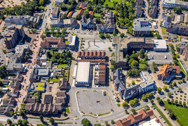 Voerde240802661 | Luftbild, Rathaus und Rathausplatz, Marktplatz und Geschäfte, Skulptur Rheinpegel Stahlsäule, Neubau Penny Supermarkt und Parkplatz, Voerde, Ruhrgebiet, Niederrhein, Nordrhein-Westfalen, Deutschland