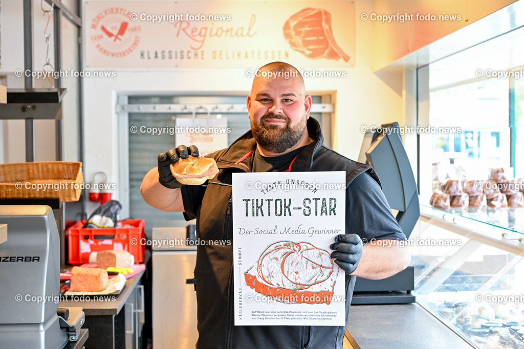 Suedbahnhofmarkt_ Marktfleischer Crazy Butcher_ 13.06.2024-2 | 13.06.2024, Suedbahnhofmarkt Linz, AUT, Suedbahnhofmarkt, Marktfleischer, im Bild Denis Dobric (Crazy Butcher)