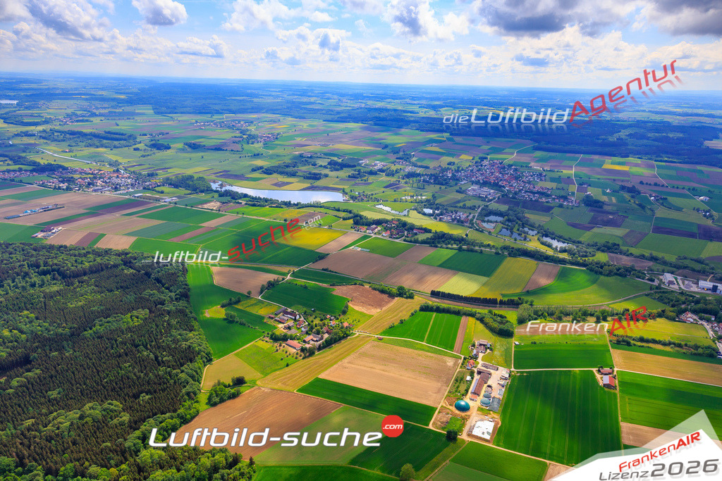 Die Luftaufnahme der Stadt Ichenhausen wurde vom UL-Flugzeug heraus erstellt ( keine Drohne )- hohe Auflösung für beste Qualität