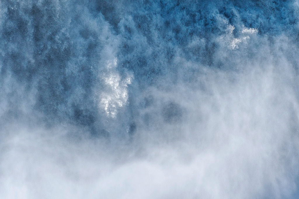 Sonnenreflexe am Wasserfall Dettifoss, Island | Bestell.-Nr. isl_2024_09_2472 - Realisiert mit Pictrs.com