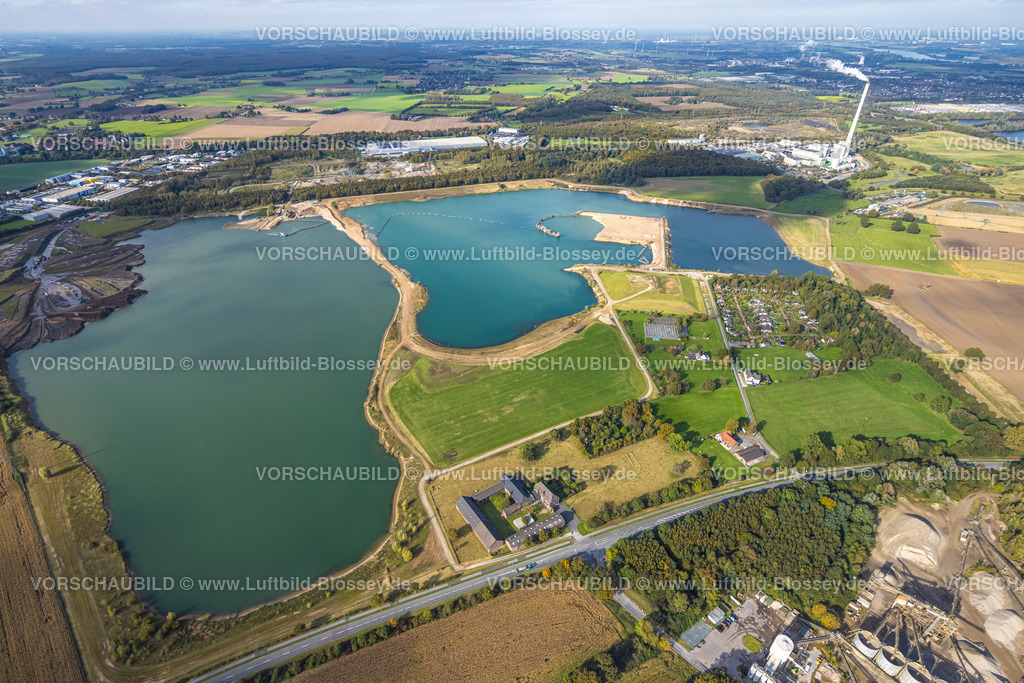 Kamp-Lintfort241013656 | Luftbild, Kiesbaggerei See Rossenray, Abfallentsorgungszentrum Asdonkshof mit Schornstein, Fernsicht, Rossenray, Kamp-Lintfort, Ruhrgebiet, Nordrhein-Westfalen, Deutschland