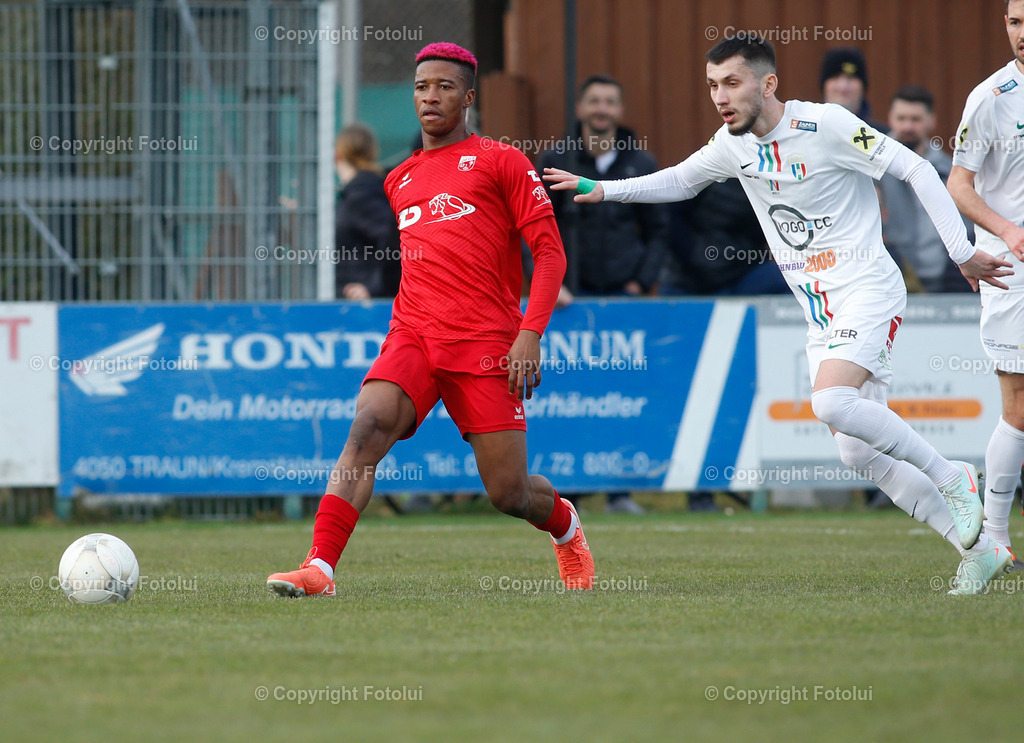 A_LUI_22032025_13 | SPORT,FUSSBALL,REGIONALLIGA MITTE ASKOE OEDT-HERTHA WELS 22.03.2025 IM BILD: JONATHAN ALUKWU    (OEDT) UND HANNES HUBER  (WELS) FOTO:FOTOLUI