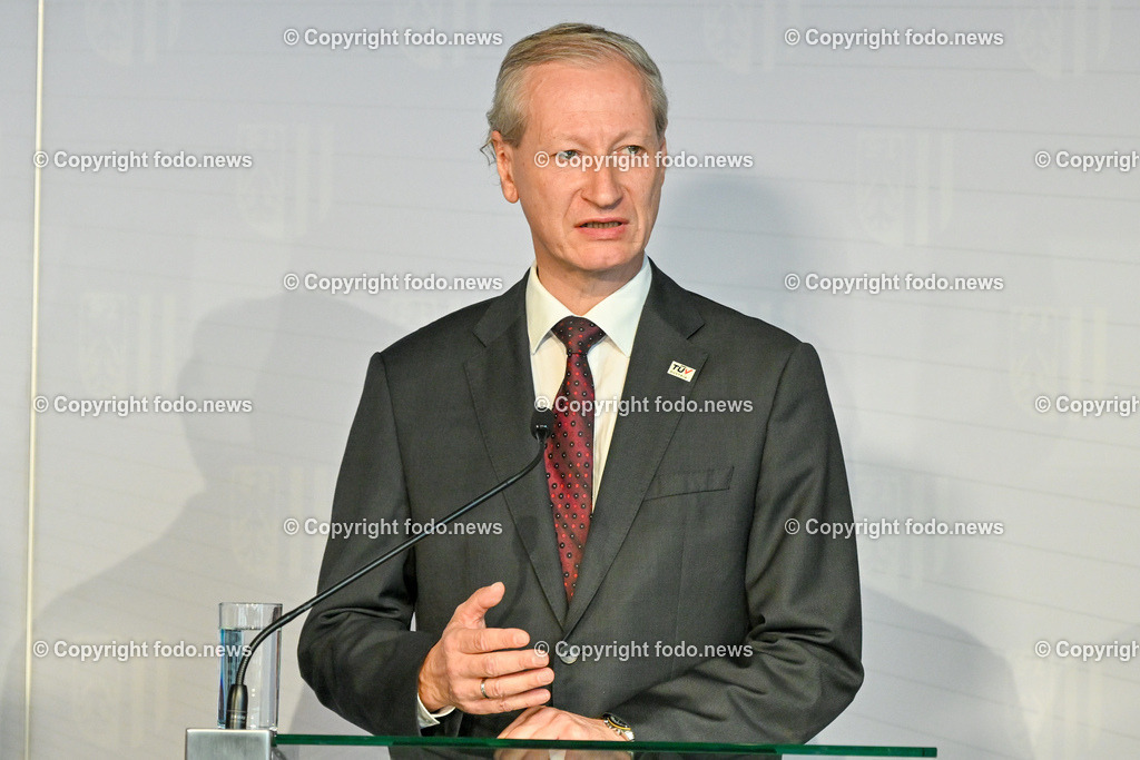 Pressekonferenz_ Land Ooe_  Oesterreichs erstes KI-Zertifizierungszentrum startet in Ooe_ 27.07.2023-20 | 27.07.2023, OK Mediendeck Linz, AUT, Pressekonferenz Stelzer,Achleitner,Haas,Manz - Oesterreichs erstes KI-Zertifizierungszentrum startet in Ooe, TUEV Austria und Software Competence Center Hagenberg eroeffnen gemeinsamen KI-Test- und Qualifizierungshub, im Bild Stefan Haas (CEO TUEV Austria)