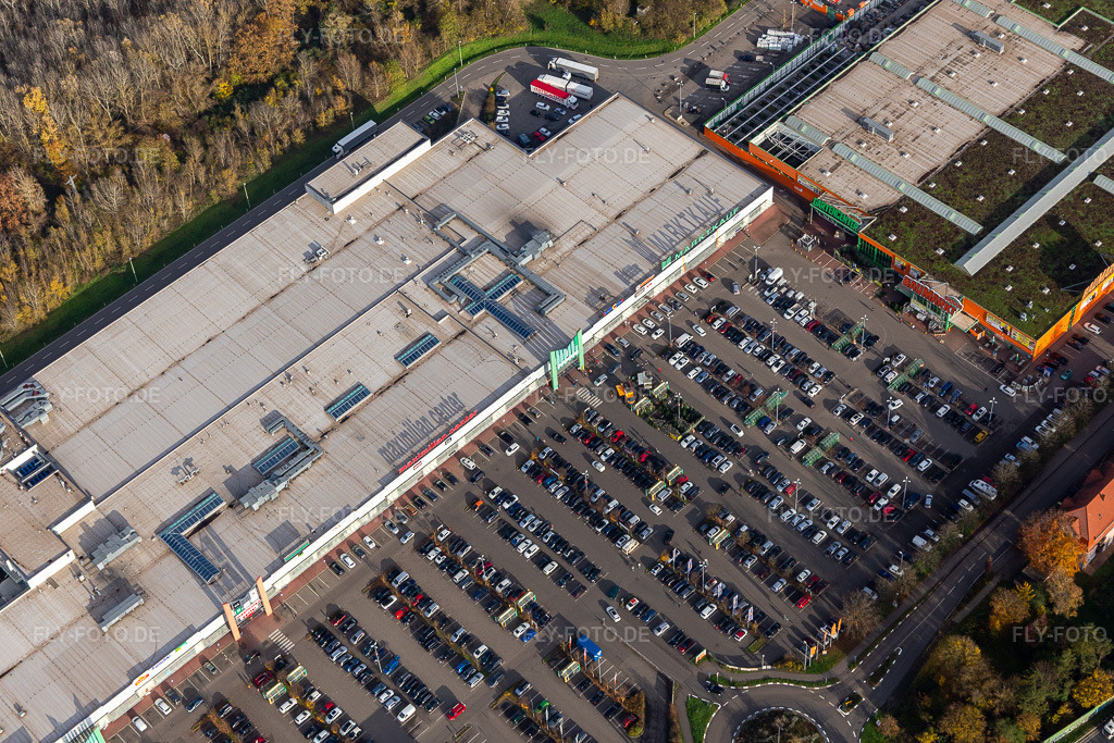 Luftbild: Maximilian-Center mit Globus im Ortsteil Maximiliansau in Wörth im Bundesland Rheinland-Pfalz in Deutschland. Foto: IMG_135232.jpg vom 26.11.2022 durch Werner Riehm/FLY-FOTO.de