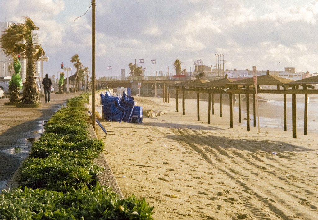 Tel Aviv, Israel | Online Shop für Christen: Christliche Poster XXL, Plakate, Wandbilder als Leinwand & christliche Postkarten, Kalender, Sticker & Lizenzen zum Download. Die Kunstwerke im christliche Geschenke Shop zeigen die Jahreslosung 2025, Gott, Jesus & mehr.