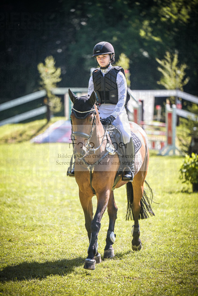 DOS_2271 | Entdecke hochwertige Reitturnierfotos von Foto Oger. Professionell, emotional und authentisch – jetzt Lieblingsmomente im Shop bestellen.Deutschlandweite Turnierfotografie. - Realisiert mit Pictrs.com