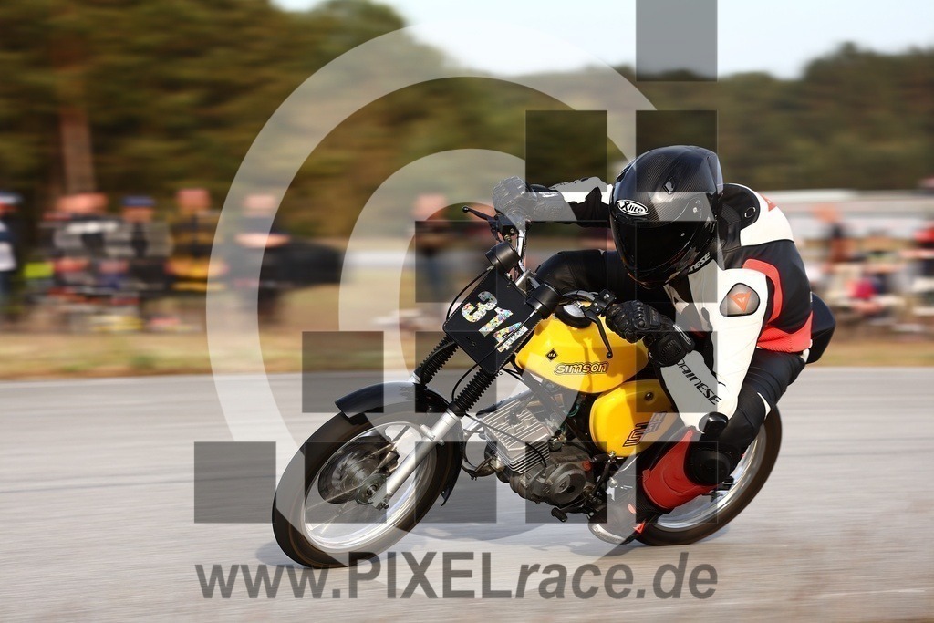 1000-20240509_04606 | Schöne Erinnerungen an spannende Momente - das festzuhalten ist unser Job. PIXELrace.de ist seit 2003 auf den Rennstrecken Europas unterwegs um die Action draußen beim Fahren und die wunderbare Stimmung imm Fahrerlager für euch einzufangen.