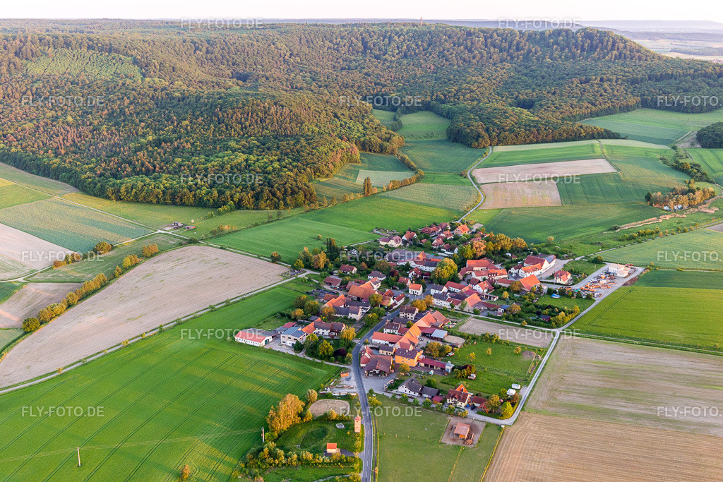 Dorf - Ansicht | Luftbild: Dorf - Ansicht im Ortsteil Oberschwappach in Knetzgau im Bundesland Bayern in Deutschland. Foto: IMG_100484.jpg vom 27.05.2017 durch Werner Riehm/FLY-FOTO.de - Realisiert mit Pictrs.com