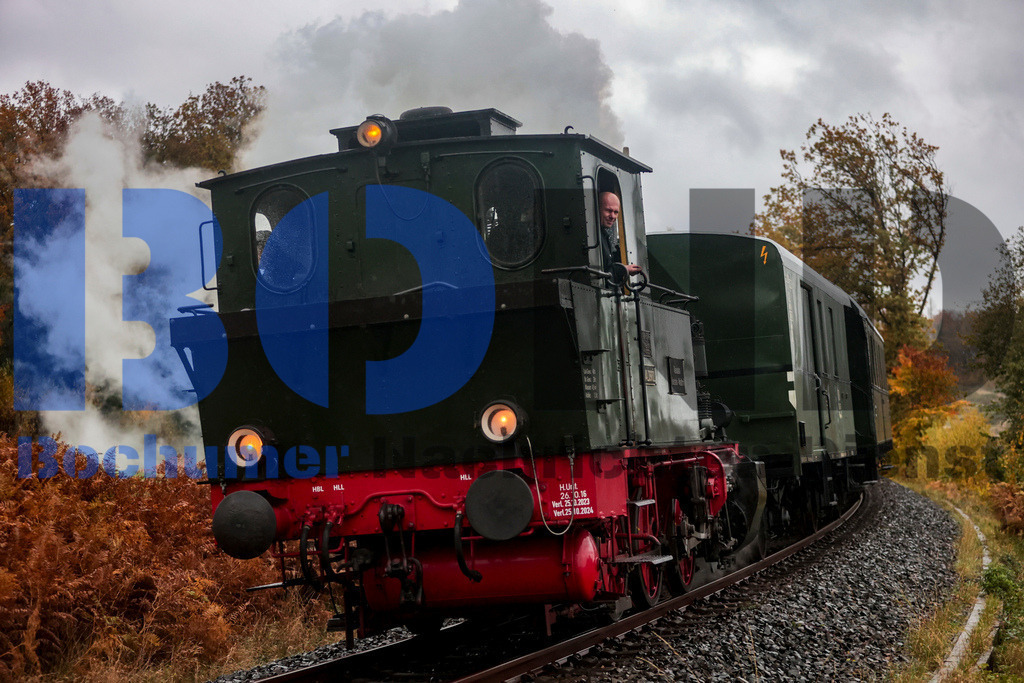  04.11.2023 - 
 | Sebastian Sendlak / Bochumer Nachrichtendienst (BOND) - Dampflok Waldbroel auf der Volmetalbahn - Realisiert mit Pictrs.com