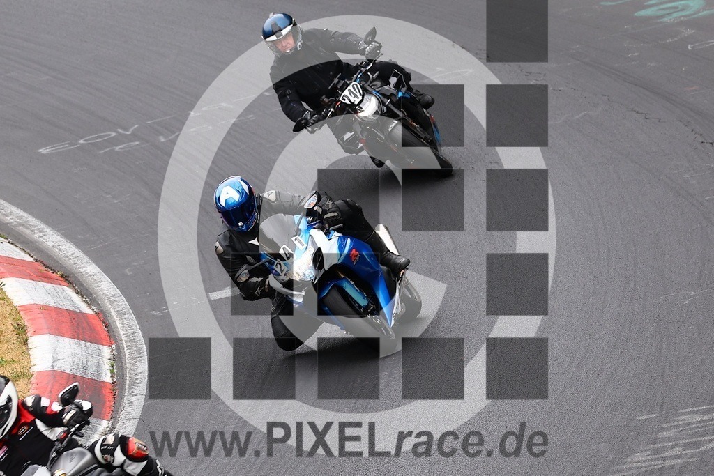 0241-20260722_03357 | Schöne Erinnerungen an spannende Momente - das festzuhalten ist unser Job. PIXELrace.de ist seit 2003 auf den Rennstrecken Europas unterwegs um die Action draußen beim Fahren und die wunderbare Stimmung imm Fahrerlager für euch einzufangen.
