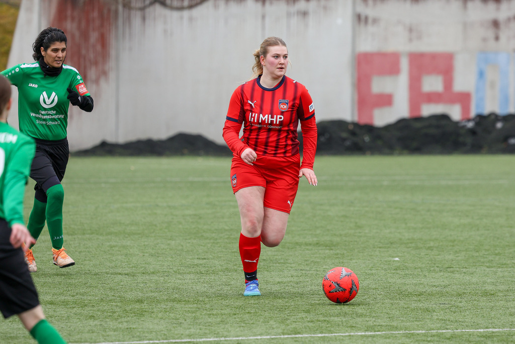 20260315-FCH-Steinheim_053 | 1.FC Heidenheim 1846 II vs. TV Steinheim, Fußball, Frauen, Bezirksliga, 2025/2026, 12. Spieltag, 15.03.2026 in Heidenheim, Kunstrasen b. Voith-Arena West(Foto: Michael Bulling) - Realisiert mit Pictrs.com