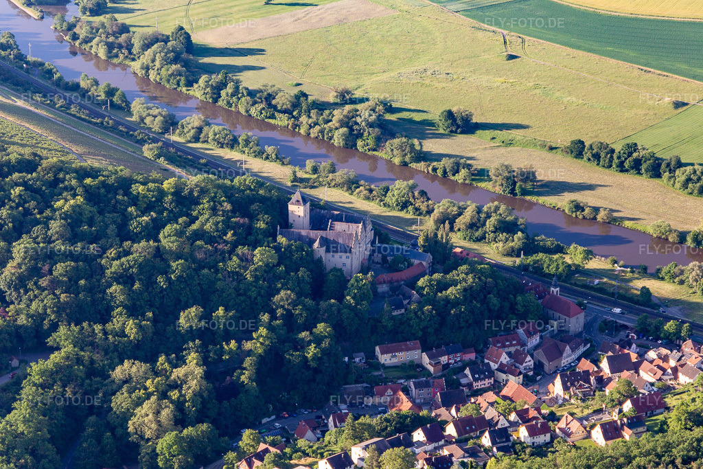 Luftbild: Schloss Mainberg im Ortsteil Mainberg in Schonungen im Bundesland Bayern in Deutschland. Foto: IMG_127075.jpg vom 13.06.2021 durch Werner Riehm/FLY-FOTO.de