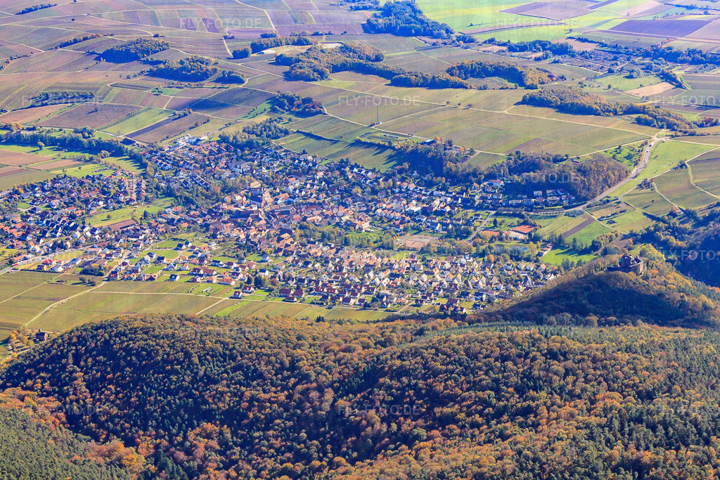 Dorf hinter der Burg Landeck | Luftbild: Dorf hinter der Burg Landeck in Klingenmünster im Bundesland Rheinland-Pfalz in Deutschland. Foto: IMG_34802.jpg vom 26.10.2010 durch Werner Riehm/FLY-FOTO.de - Realisiert mit Pictrs.com