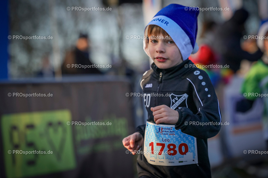6. Bonner Nikolauslauf; Bonn, 14.12.2025 | Impressionen vom 6. Bonner Nikolauslauf am 14.12.2025 in Bonn (Nordrhein-Westfalen). 