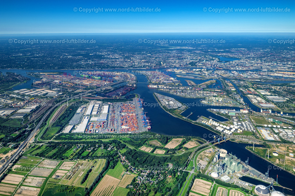 Hamburg_Hafen_Hoch_ELS_4478040923 | HAMBURG 04.09.2023 Containerterminal HHLA Container Terminal Altenwerder (CTA) am Ufer der Elbe im Stadtteil Altenwerder in Hamburg. Weiterführende Informationen bei: HPA Hamburg Port Authority,  Hafen Hamburg Marketing e.V. (HHM),  Hamburger Hafen und Logistik Aktiengesellschaft. // Container Terminal HHLA Container Terminal Altenwerder (CTA) on the Elbe riverbank in the Altenwerder part of Hamburg in Germany. Further information at: HPA Hamburg Port Authority,  Hafen Hamburg Marketing e.V. (HHM),  Hamburger Hafen und Logistik Aktiengesellschaft. Foto: Martin Elsen