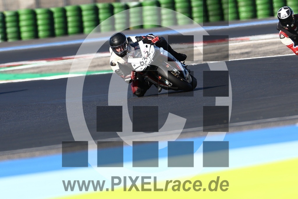 0632-20240928_07418 | Schöne Erinnerungen an spannende Momente - das festzuhalten ist unser Job. PIXELrace.de ist seit 2003 auf den Rennstrecken Europas unterwegs um die Action draußen beim Fahren und die wunderbare Stimmung imm Fahrerlager für euch einzufangen.
