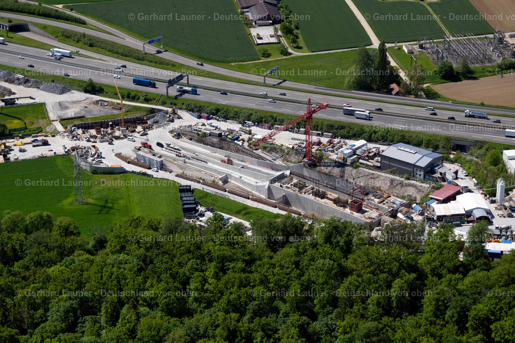 4045590 | STUTTGART 31.05.2021 Baustelle mit Tunnelführungsarbeiten für die Streckenführung und den Verlauf " Flughafentunnel " parallel zum Verlauf der Autobahn BAB A8 im Ortsteil Plieningen in Stuttgart im Bundesland Baden-Württemberg, Deutschland. Weiterführende Informationen bei: GBI Gackstatter Beratende Ingenieure GmbH,  Max Bögl Bauservice GmbH & Co. KG,  Vössing Ingenieurgesellschaft mbH. // Construction site with tunneling work for the route and the "airport tunnel" course parallel to the course of the A8 motorway in the Plieningen district of Stuttgart in the state Baden-Wuerttemberg, Germany. Further information at: GBI Gackstatter Beratende Ingenieure GmbH,  Max Boegl Bauservice GmbH & Co. KG,  Voessing Ingenieurgesellschaft mbH. Foto: Gerhard Launer