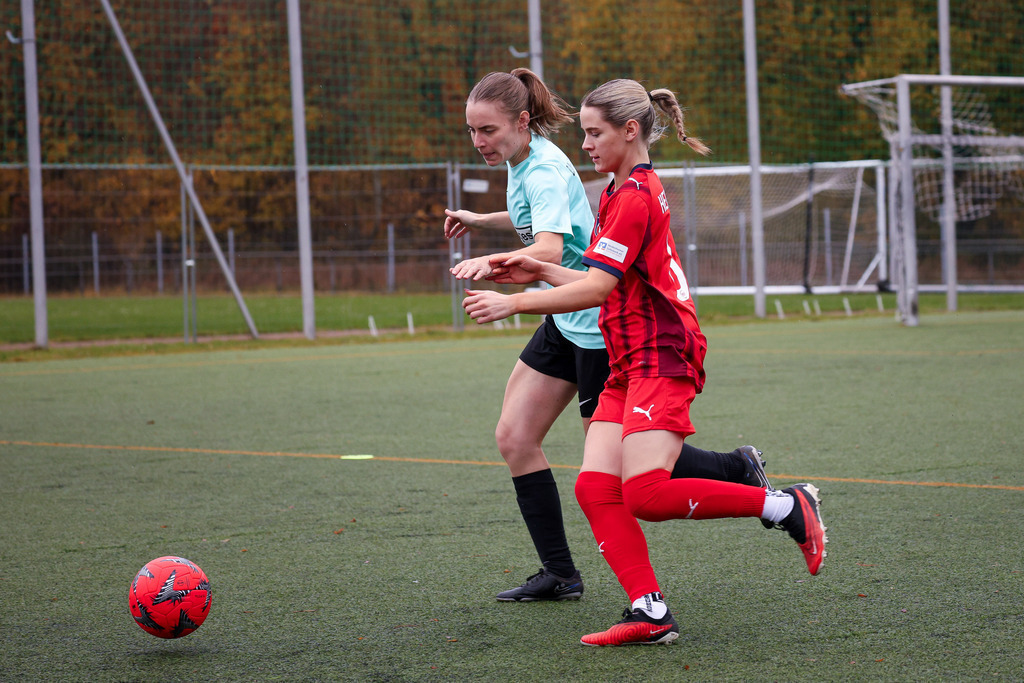 FCHWAS_251102_2491 | 1.FC Heidenheim 1846 II vs. SGM DJK-SV Wasseralfingen/Neuler, Fußball, Frauen, Bezirksliga, 2025/2026, 8. Spieltag, 02.11.2025 in Mergelstetten (Foto: Michael Bulling) - Realisiert mit Pictrs.com