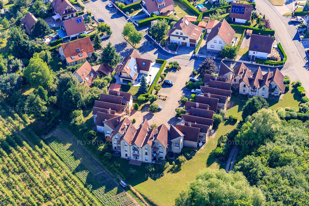 Aerial view: Rue d'Obernai in Wissembourg in the state Bas-Rhin, France. – Photo: IMG_083013.jpg taken on 06/26/2015 by Werner Riehm/FLY-FOTO.com – Resolution of the original: 5242 x 3495 px