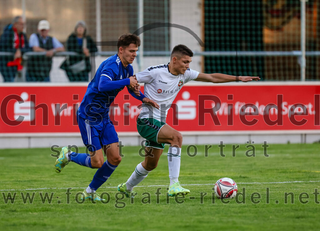 2023-08-01_033_FC_Schwaig_gegen_FC_Deisenhofen | Oberding, Deutschland, 01.08.2023:
Fußball, Toto-Pokal 2023 / 2024, 1. Spieltag, FC Schwaig gegen FC Deisenhofen, Endergebnis: 2:3

Niklas Sagner (FC Deisenhofen, #26), Roman Mavdryk (FC Schwaig, #3)

Foto: Christian Riedel / fotografie-riedel.net