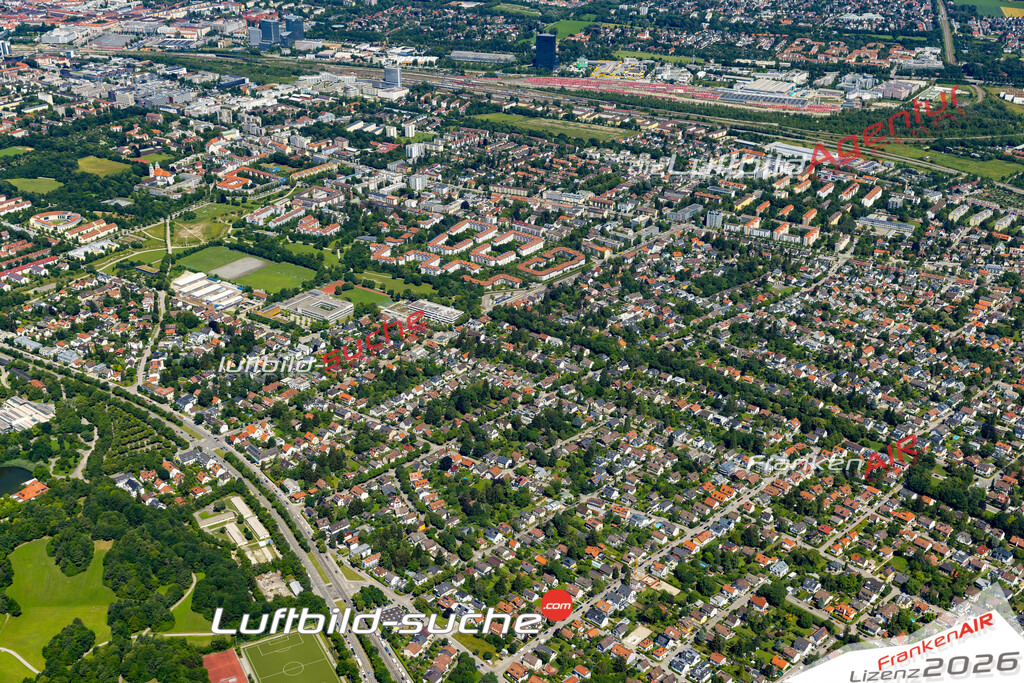 Aktuelles Luftbild von Gartenstadt Trudering München - Die Luftaufnahme wurde 2022 mittels UL-Flugzeug erstellt ( keine Drohne ) - hochauflösende Kamera-Systeme von  Canon -Beste Qualität - Für grossformatige Ausdrucke geeignet. Die Geschenkidee !