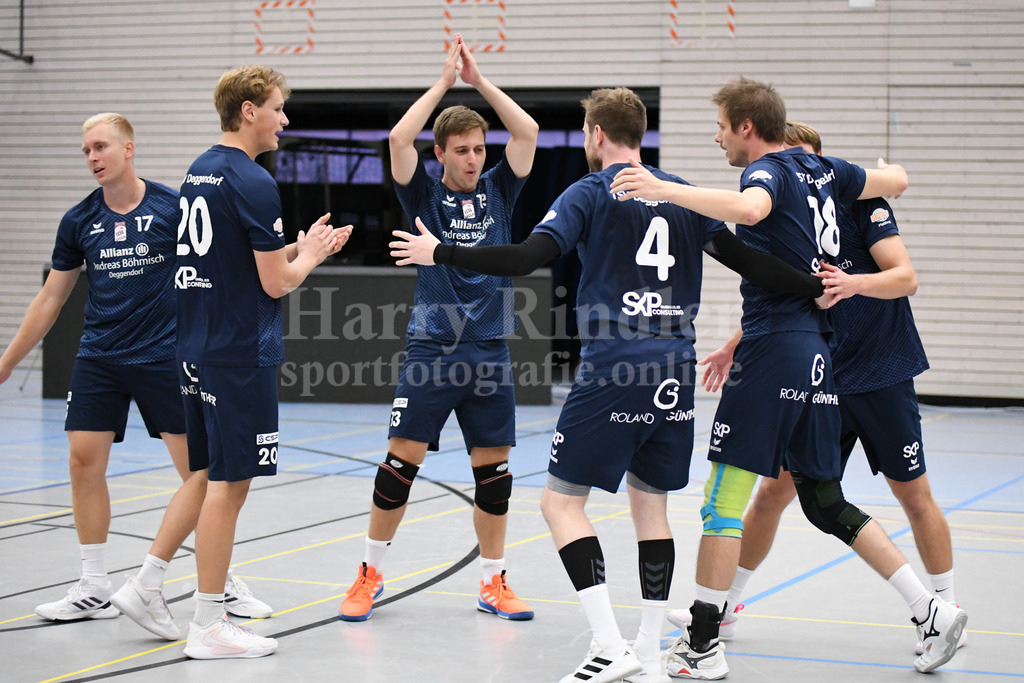 TSV 1861 Deggendorf : MTV München II | Deggendorf feiert: Tim Hartmann  (TSV Deggendorf Volleyball  #13) - Realisiert mit Pictrs.com