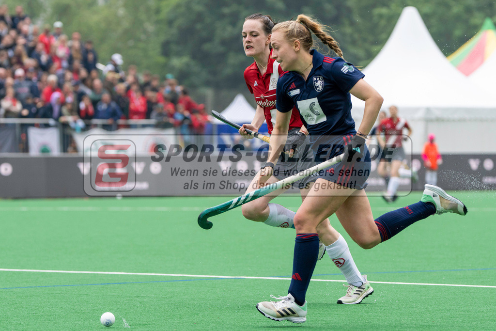 Final4_20240518-1526-0115 | Bonn, Deutschland, 18.05.2024: Sara Strauss (Duesseldorfer HC) in Aktion waehrend des Spiels der Deutsche Feldhockey-Meisterschaften 2024 zwischen Final 4 Damen Der Club an der Alster - Düsseldorfer HC im Bonner THV am 18.05.2024 in Bonn, Deutschland. (Foto von Stephan Fehrmann)

Bonn, Germany, 18.05.2024: Sara Strauss (Duesseldorfer HC) in action during the game of Deutsche Feldhockey-Meisterschaften 2024 between Final 4 Damen Der Club an der Alster - Düsseldorfer HC in Bonner THV at 18.05.2024 in Bonn, Deutschland. (Foto from Stephan Fehrmann)