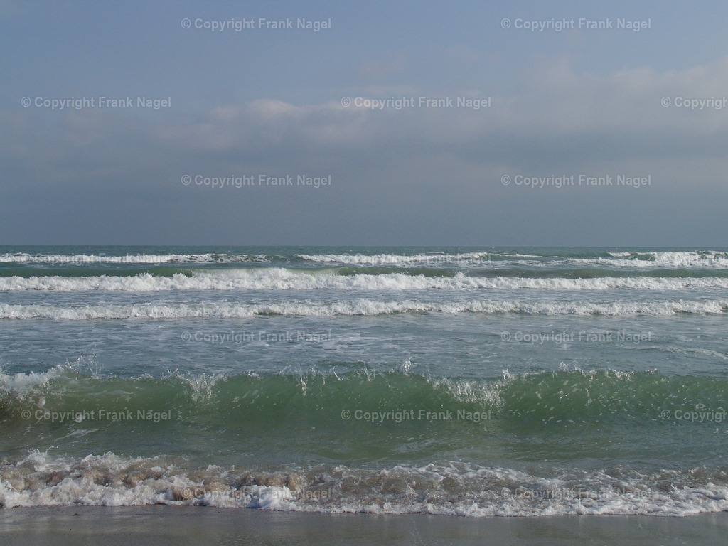 Sturm an der Ostsee in Ahrenshoop | Auf dem Fischland liegt das langgestreckte Ostseebad Ahrenshoop. Das Foto entstand bei starkem Seegang - Realisiert mit Pictrs.com