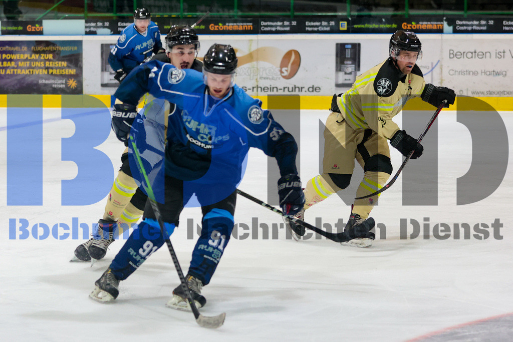 Benefiz-Eishockeyspiel der Polizei Bochum gegen die feuerwehr Duisburg {date} -  | {headline}



(Foto: Sebastian Sendlak / BOND)

 - Realisiert mit Pictrs.com